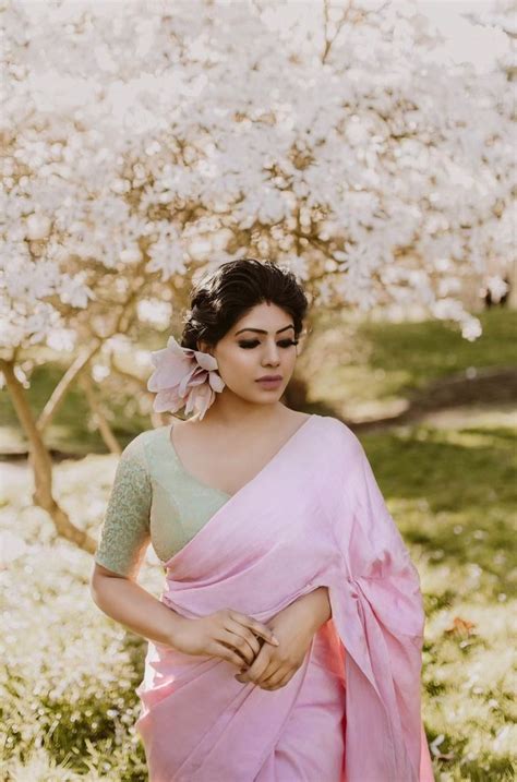 Pink Plain Saree With Border Designs