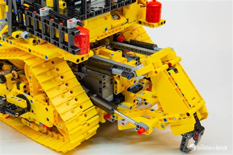 LEGO Technic 42131 Cat D11 Bulldozer TBB Review 52 The Brothers