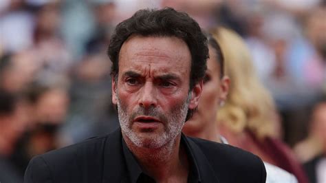 Vous Tes Une Honte Anthony Delon Pousse Un Violent Coup De