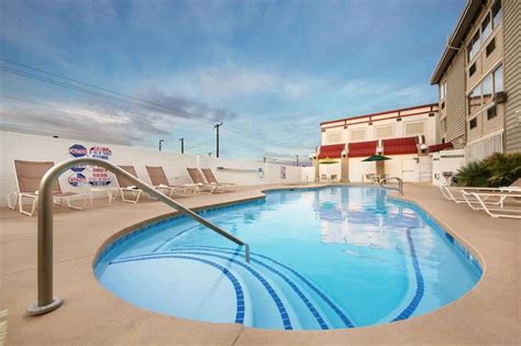 Arizona Charlie's Decatur Las Vegas Pool: Season Hours Fees