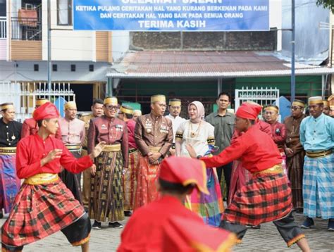 Danny Pomanto Canangkan Penggunaan Baju Adat Dan Penerapan Metode