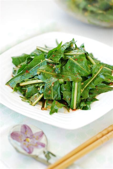 Dandelion Salad (Mindeulle Muchim) - Korean Bapsang