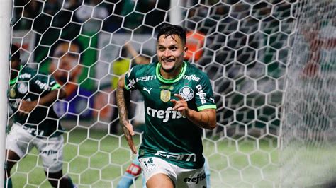 Palmeiras decide após investida do Zenit em fechar Artur em 2024