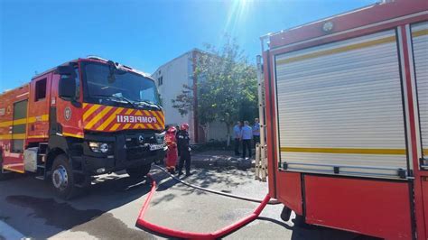 Incendiu Ntr Un Bloc Din Cartierul Henri Coand Mai Multe Persoane S