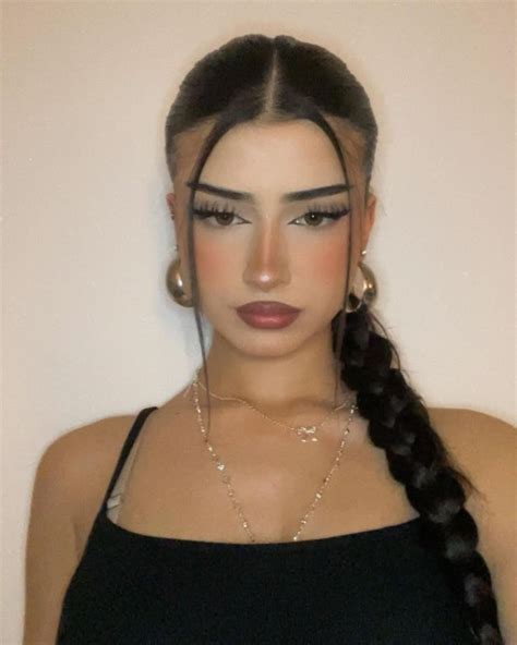 Latina makeup look Maquillaje de ojos Ideas de maquillaje fáciles Maquillaje con estrás