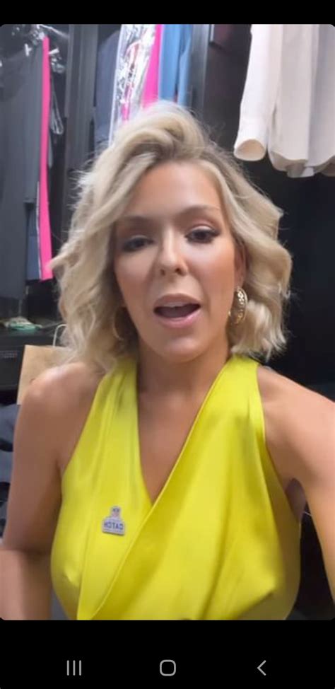 Colleen Wolfe NFL Network R Hot Reporters