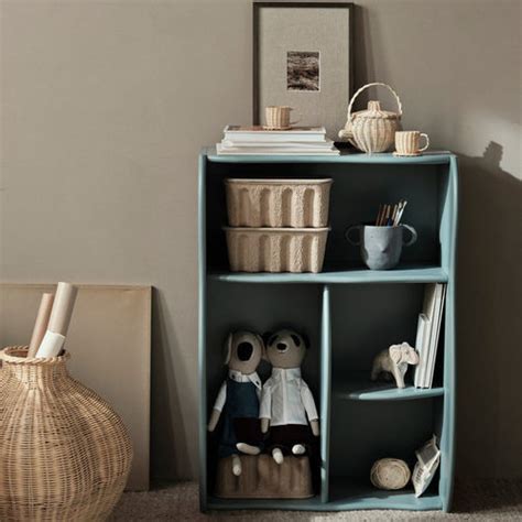 Livreiro contemporâneo Slope Ferm Living em MDF infantil em