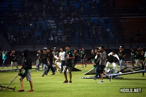 Persebaya fans riot following defeat to PSS Sleman - Hools.net