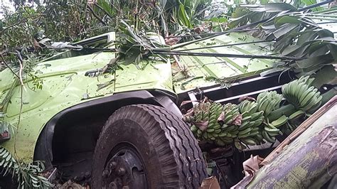 Diduga Rem Blong Truck Boks Terjun Ke Jurang Silayur