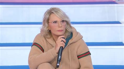 Uomini E Donne Chiude Per Natale Maria De Filippi Continua Registrazioni