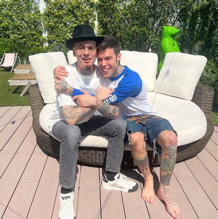 Fedez Fa Pace Anche Con Salmo Gag Con Bottiglia In Testa A San Siro