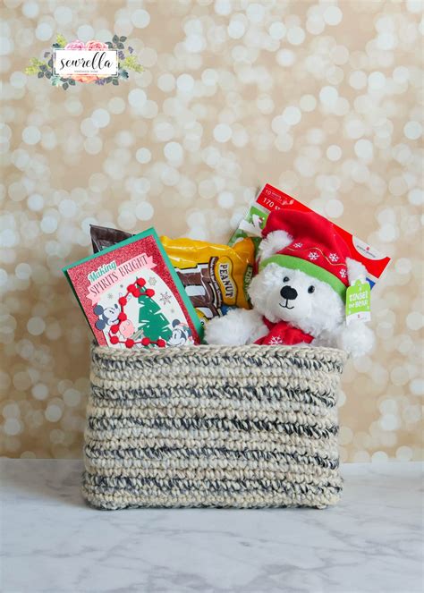 Crochet Holiday Gift Basket • Sewrella