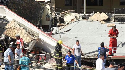 Al Menos Nueve Muertos Incluidos Niños Tras El Derrumbe Del Techo De