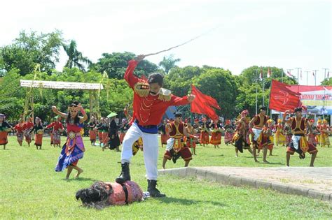 Beragam Atraksi Seni Warnai Peringatan Hut Tni Di Banyuwangi Berita