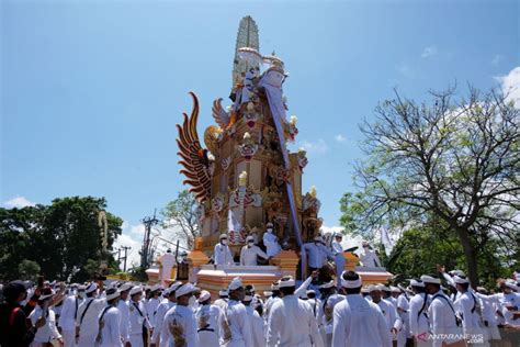 Upacara Ngaben Berskala Besar Di Bali Antara News