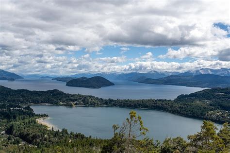 Cerro campanario é uma montanha localizada no parque nacional nahuel