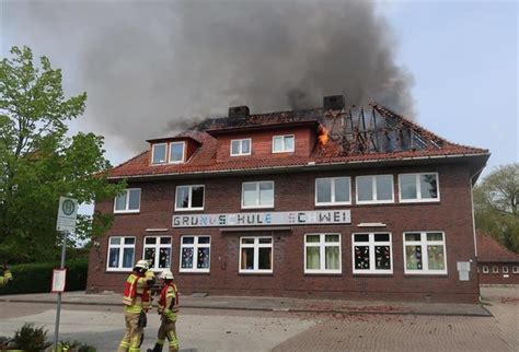 Grundschule Schwei In Flammen Familie Kann Sich Retten