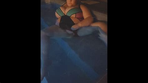 Gwenny69 Fingering My Fat Pussy In A Pool ManyVids