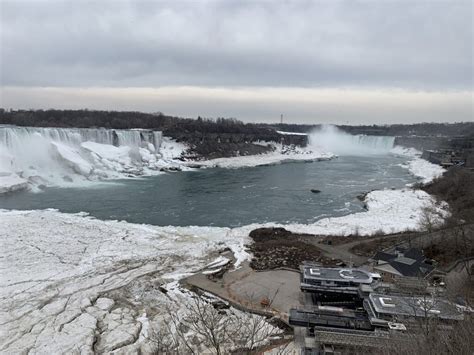 Les chutes du Niagara côté canadien AhMonTour