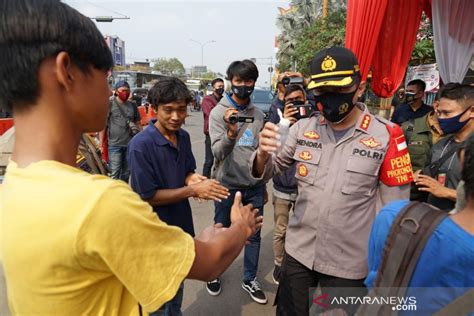 Pembuang Sampah Di Kalimalang Bekasi Serahkan Diri ANTARA News