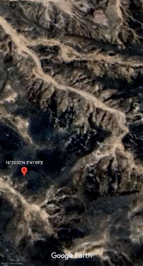 What in Google Earth is this in the ocean? : r/GoogleEarthFinds