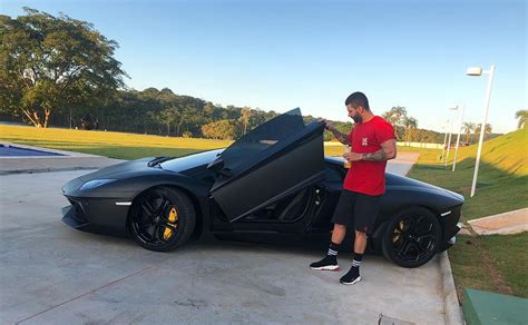 Gusttavo Lima Postou Foto Ostentando Uma Lamborghini De R Milh Es