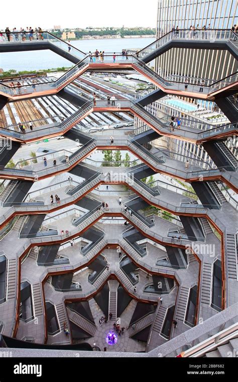 Obra De Arte Interactiva Del Artista Thomas Heatherwick Titulada El