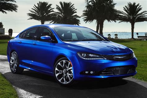 2015 Chrysler 200, 2015 Toyota Corolla among Edmunds Best Lease Deals for October | Edmunds