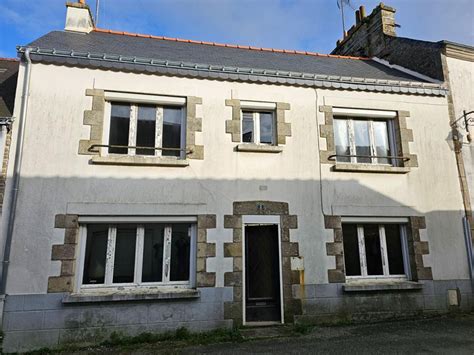 Maison en pierre à rénover plein centre de Guemene sur Scorff