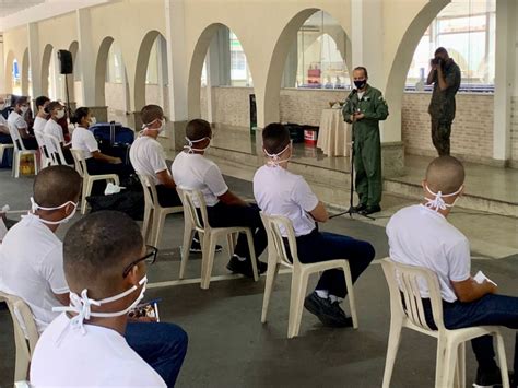 Escola De Especialistas De Aeron Utica Recebe Novos Alunos For A