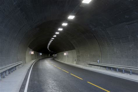 Éclairage de tunnels galeries et passages souterrains AEC Illuminazione