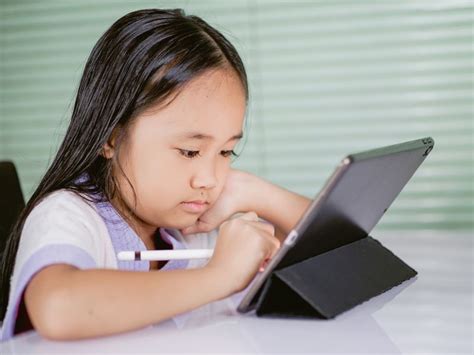 7 Best Tablets For Kids To Engage Your Childs Creativity And Learning