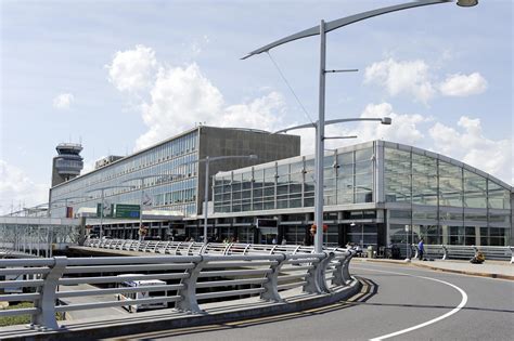 Aéroport Montréal-Trudeau : des téléphones espionnés | Radio-Canada.ca