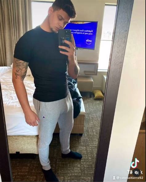 Teen Mom S Tyler Baltierra Posts And Deletes Naked Photo After Fans Go