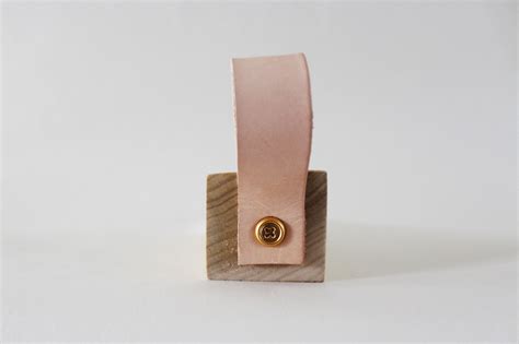 diy leather door wedge home   carmona