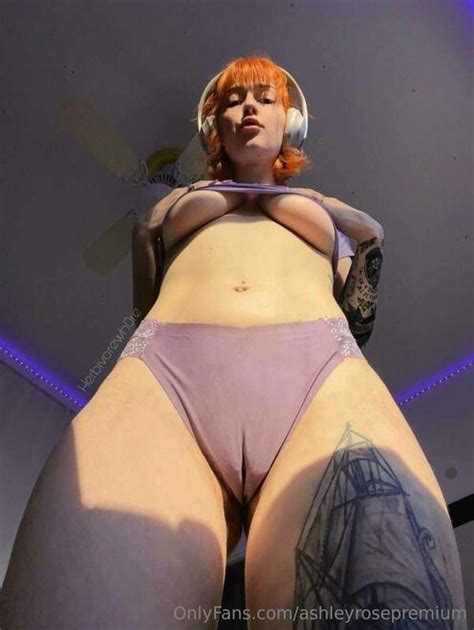 Red Haired Babe Internet Porn Pic