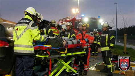 Einsatz Bung Verkehrsunfall Freiw Feuerwehr Celle