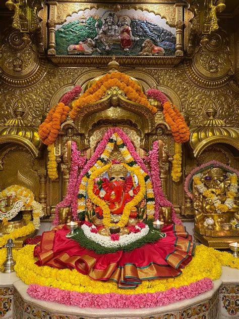 Idol Of Siddhivinayak Mumbai Ganesha Pictures