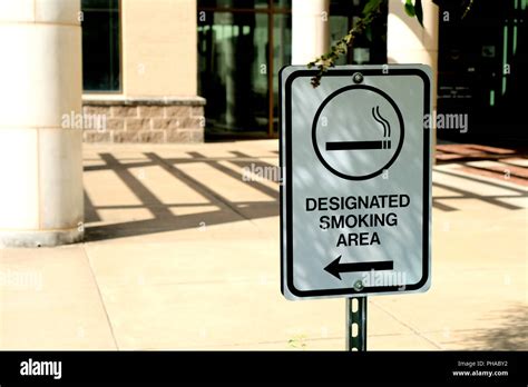 Designated Smoking Area Sign Hi Res Stock Photography And Images Alamy