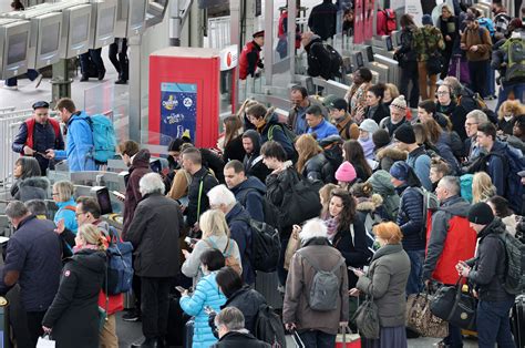 Gr Ve La Sncf Un Week End Noir Pr Vu En Pleines Vacances Scolaires