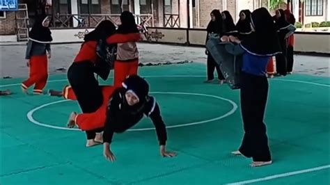 Latihan Bantingan Dan Guntingan Training Pencak Silat Youtube