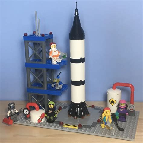 LEGO IDEAS 90th Anniversary Space Celebrations Classic Space