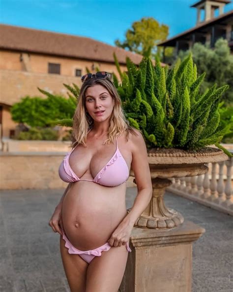 Ashley James Poses In A Sexy Bikini While Pregnant 16 Photos The