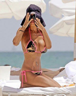 Shauna Sand Exposing Her Nice Big Tis And Pussy Lips Upskirt Paparazzi