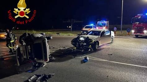 Tre Feriti In Uno Scontro Tra Due Auto Toscanaindiretta