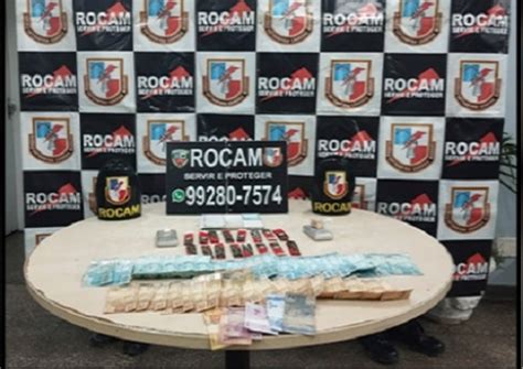 Traficante Foge Da Pol Cia E Abandona Bolsa Drogas E Mais De R