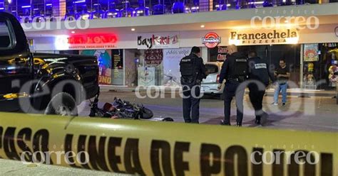 Balean A Hombre En Estacionamiento De Centro Comercial De Le N Est