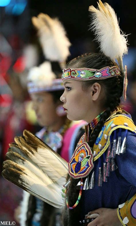 Pin By Osi Lussahatta On Ndn Powwow Regalia Native Girls Native