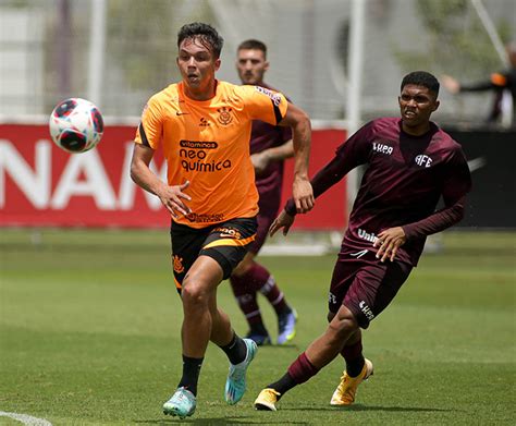 Corinthians Testa Equipe Titular Em Jogo Treino Diante Da