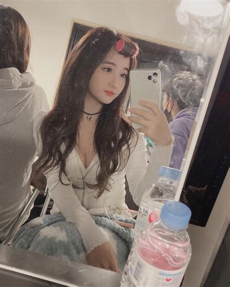 8 Hot Sexy Jina Han Bikini Pics